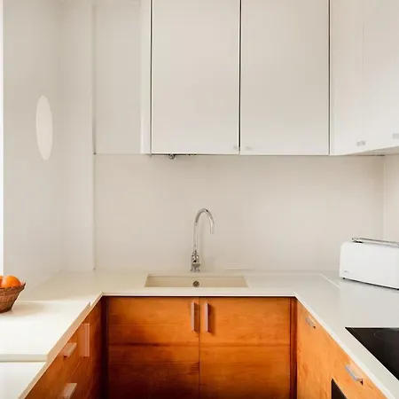 Alfama River Light Sunlit Views Апартаменты *