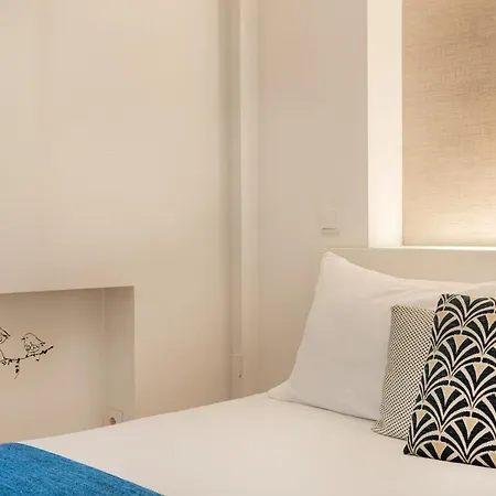 Апартаменты Alfama River Light Sunlit Views Лиссабон